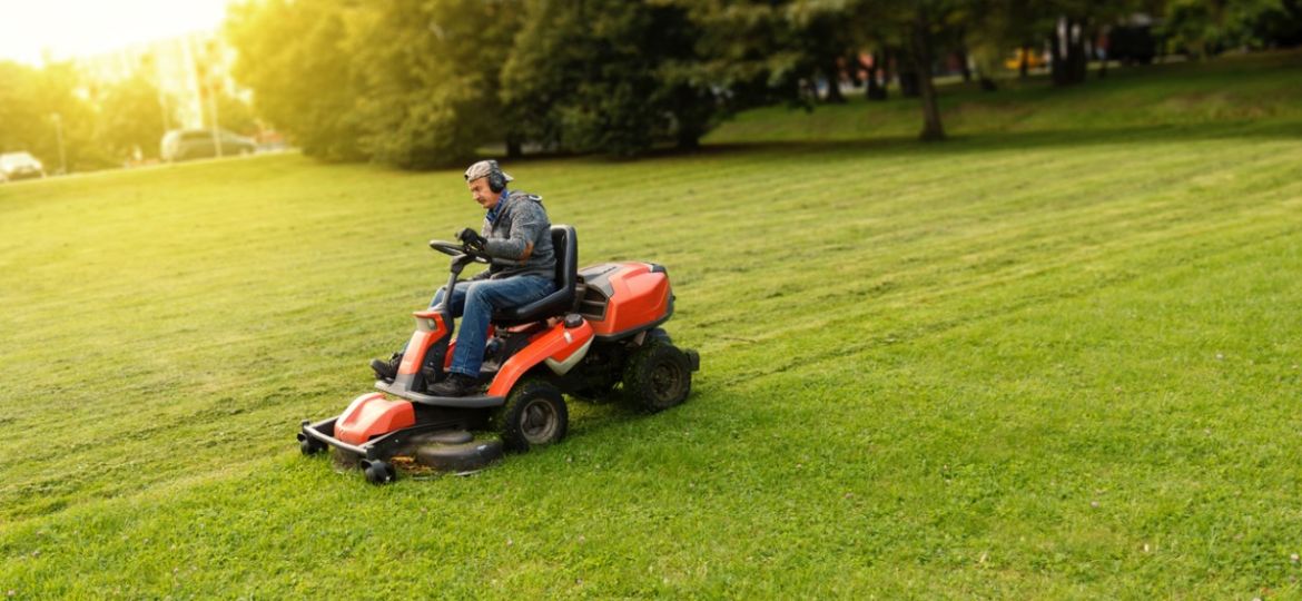 Best Lawn Care Tools for Nashville Homeowners